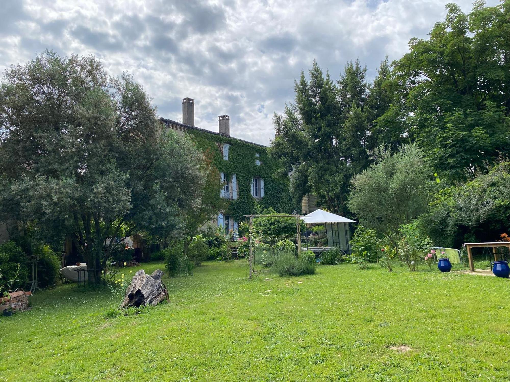 Au Jardin Y Bed and Breakfast Moissac Buitenkant foto